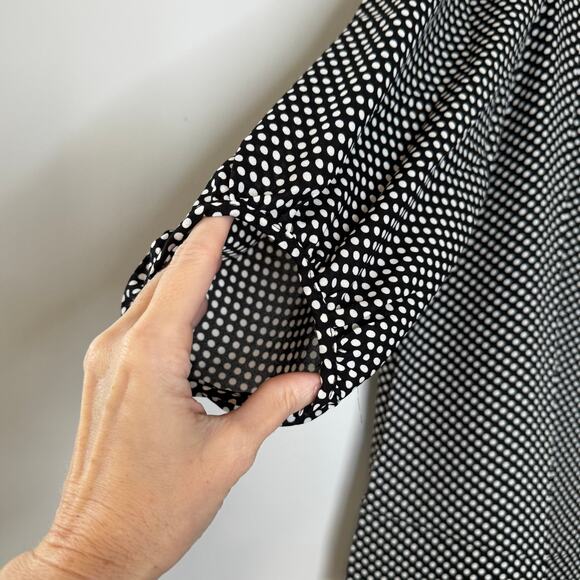 Como Black V-Neck Blouson Sleeve Crepe Blouse Polka Dot NWT Size Medium - Picture 4 of 8